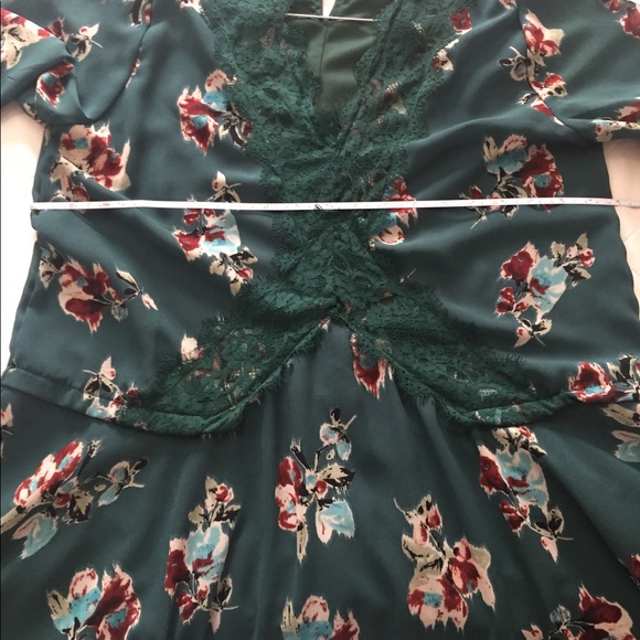 Green flowing blouse. - Picture 5 of 8